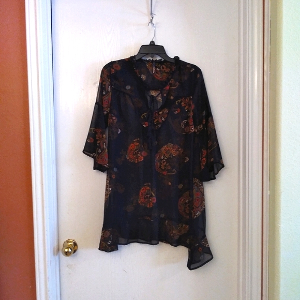 Beautiful Sheer Blouse - Picture 4 of 4